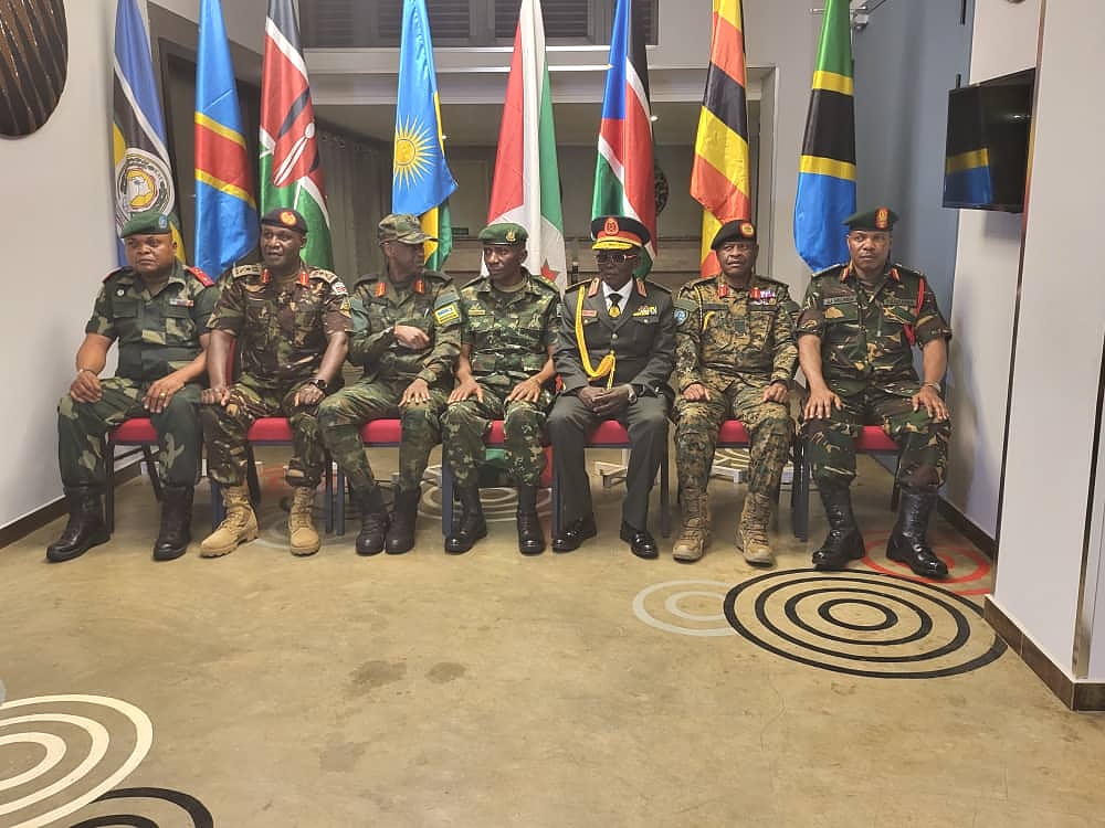 Wakuu wa Majeshi wa Nchi za Jumuiya ya Afrika Mashariki wakiwa katika picha ya pamoja mara baada ya kumaliza Mkutano wao uliofanyika hapa Burundi tarehe 08 Novemba, 2022.